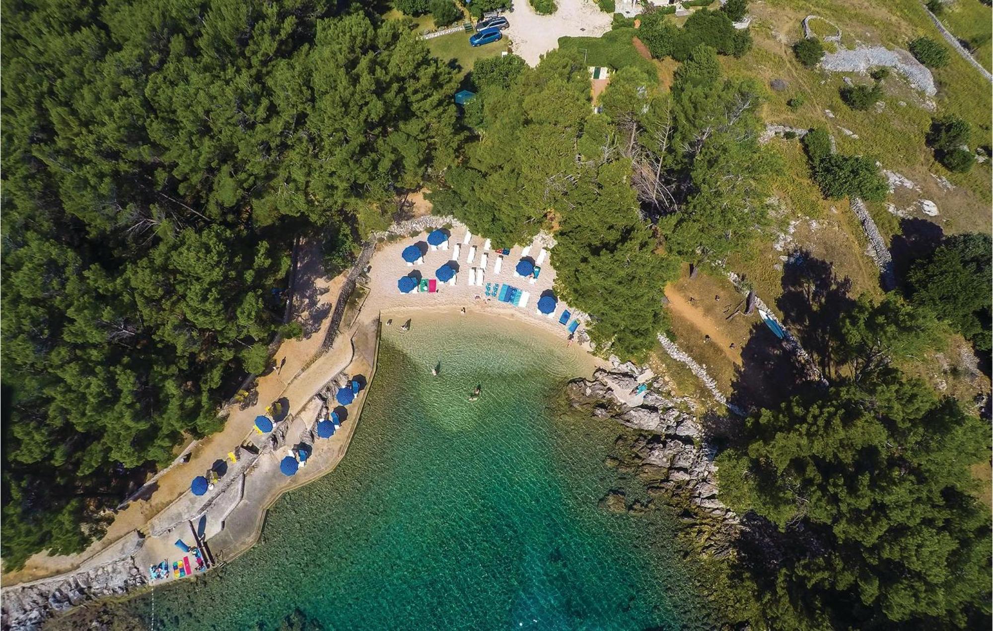 2 Bedroom Awesome Apartment In Veli Losinj Bagian luar foto