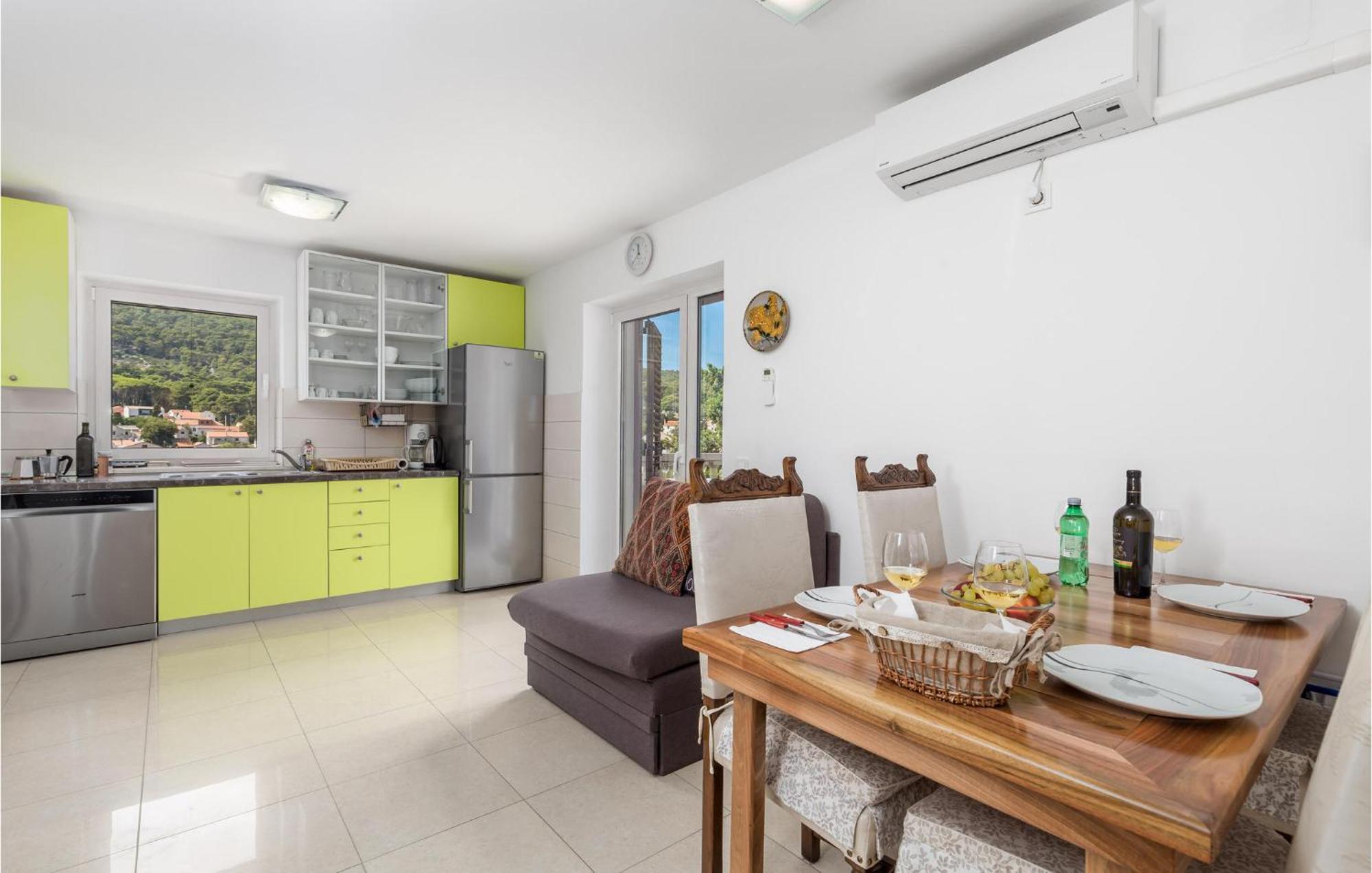 2 Bedroom Awesome Apartment In Veli Losinj Bagian luar foto