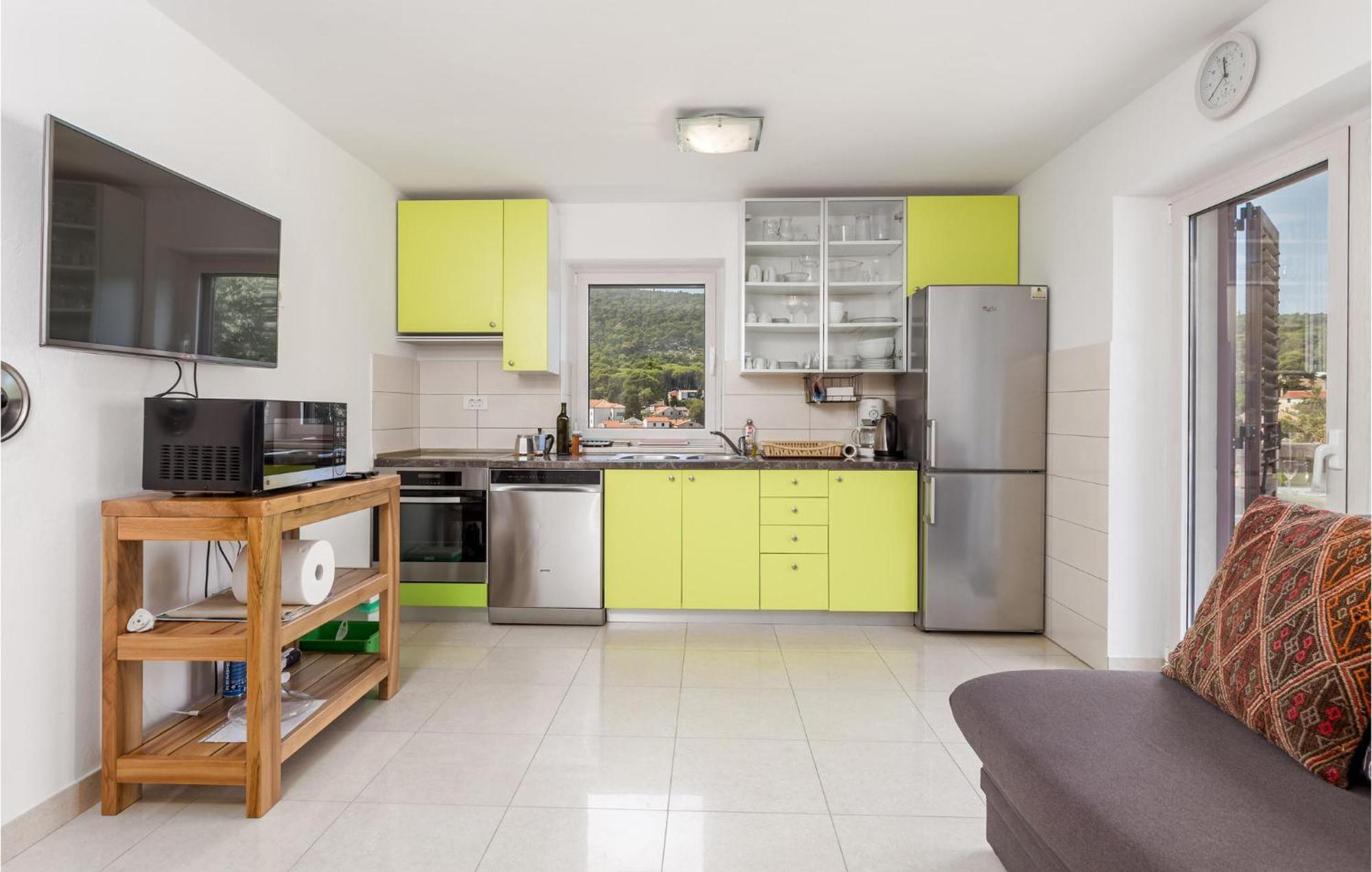 2 Bedroom Awesome Apartment In Veli Losinj Bagian luar foto