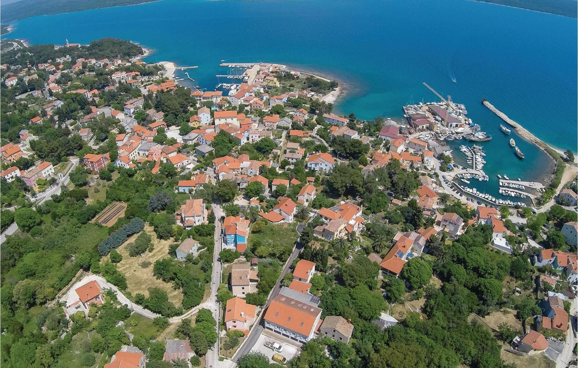 2 Bedroom Awesome Apartment In Veli Losinj Bagian luar foto