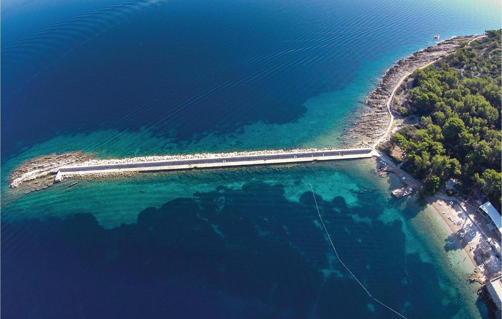 2 Bedroom Awesome Apartment In Veli Losinj Bagian luar foto