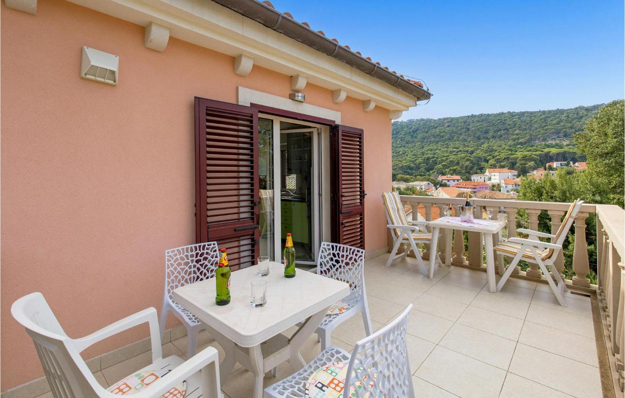 2 Bedroom Awesome Apartment In Veli Losinj Bagian luar foto