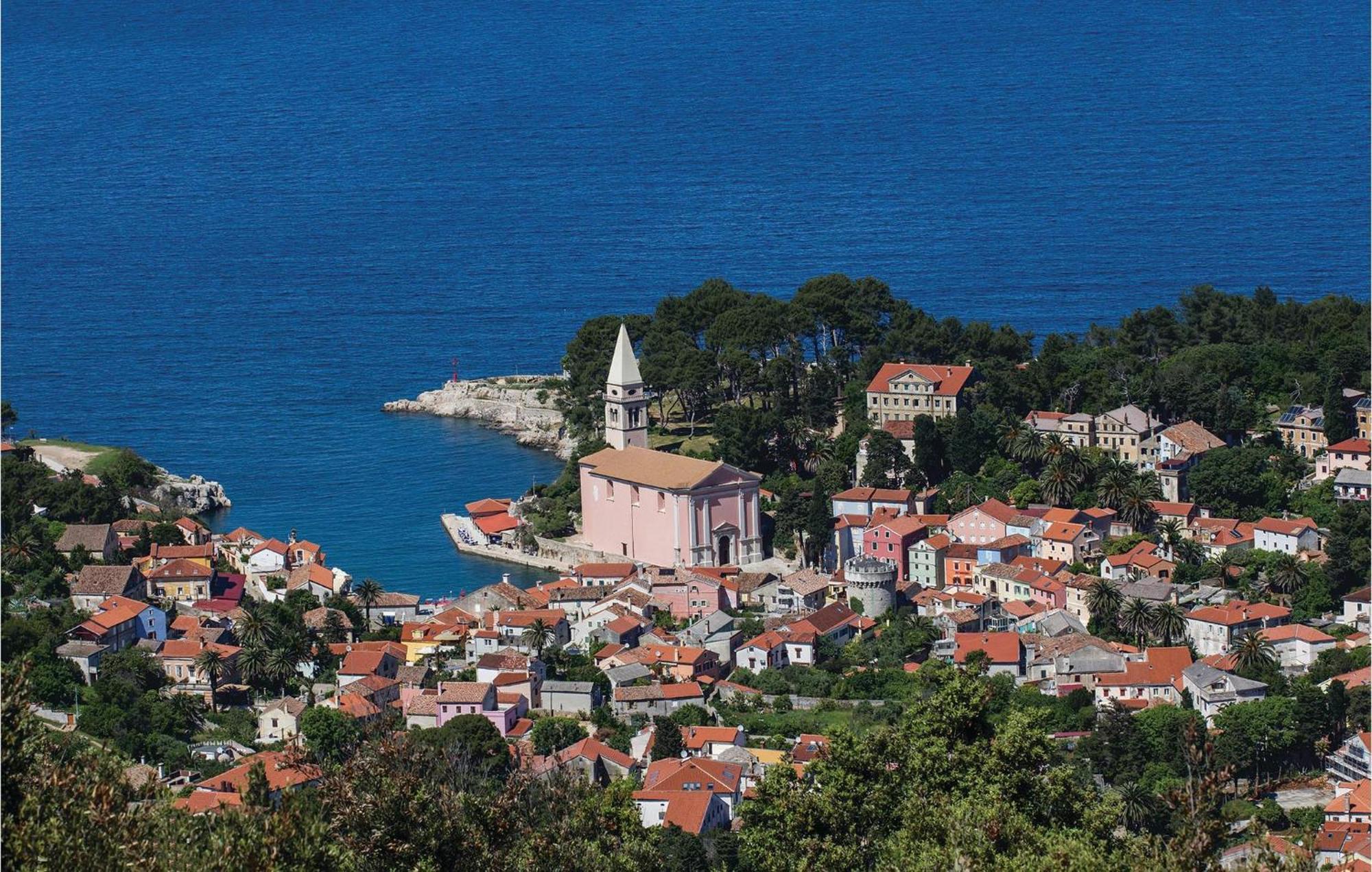 2 Bedroom Awesome Apartment In Veli Losinj Bagian luar foto